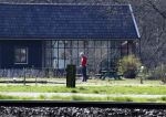 Eefde 30 maart 2021
Matthijs v Nieuwkerk bij zijn huis in Eefde