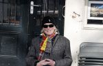 Amsterdam 26 maart 2021
Peter Faber op zijn vaste stek tijdens Corona bij cafe Kobalt