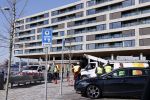Amsterdam 25 maart 2021
Bilal Wahib rookt sigaret op zijn balkon van zijn appartement. Politie voor de deur van Bilal zijn appartement