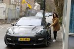 Bergschenhoek Den Haag Mijdrecht Rotterdam 12 maart 2021
Andre Hazes ruilt zijn auto om bij zijn moeder Rachel Hazes