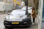 Bergschenhoek Den Haag Mijdrecht Rotterdam 12 maart 2021
Andre Hazes ruilt zijn auto om bij zijn moeder Rachel Hazes