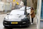Bergschenhoek Den Haag Mijdrecht Rotterdam 12 maart 2021
Andre Hazes ruilt zijn auto om bij zijn moeder Rachel Hazes