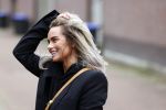 Bergschenhoek 11 maart 2021
Sarah v Soelen de nieuwe vriendin van Andre Hazes . Ze gaat met de Bentley met haar moeder naar schoonheidssalon.