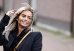 Bergschenhoek 11 maart 2021
Sarah v Soelen de nieuwe vriendin van Andre Hazes . Ze gaat met de Bentley met haar moeder naar schoonheidssalon.