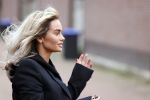 Bergschenhoek 11 maart 2021
Sarah v Soelen de nieuwe vriendin van Andre Hazes . Ze gaat met de Bentley met haar moeder naar schoonheidssalon.