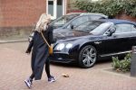 Bergschenhoek 11 maart 2021
Sarah v Soelen de nieuwe vriendin van Andre Hazes . Ze gaat met de Bentley met haar moeder naar schoonheidssalon.