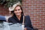 Bergschenhoek 11 maart 2021
Sarah v Soelen de nieuwe vriendin van Andre Hazes . Ze gaat met de Bentley met haar moeder naar schoonheidssalon.