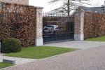 Bergschenhoek 11 maart 2021
Sarah v Soelen de nieuwe vriendin van Andre Hazes . Ze gaat met de Bentley met haar moeder naar schoonheidssalon.