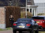 Bergschenhoek 11 maart 2021
Sarah v Soelen de nieuwe vriendin van Andre Hazes . Ze gaat met de Bentley met haar moeder naar schoonheidssalon.