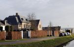 Bergschenhoek 28 maart 2021
Voor het huis van de ouders van Sarah v Soelen staan Andre Hazes zijn auto en de auto van zijn moeder Rachel.