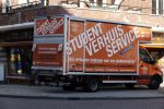 Amsterdam 5 maart 2021
Marieke Elsinga en haar vriend Sander verhuizen naar hun nieuwe huis . De studenten verhuizer verhuist ze.