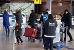 Schiphol 27 maart 2021
Yolanthe Cabau en haar zoontje Xess Xava op schiphol