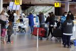Schiphol 27 maart 2021
Yolanthe Cabau en haar zoontje Xess Xava op schiphol