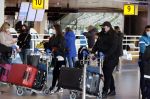 Schiphol 27 maart 2021
Yolanthe Cabau en haar zoontje Xess Xava op schiphol