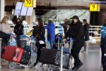 Schiphol 27 maart 2021
Yolanthe Cabau en haar zoontje Xess Xava op schiphol