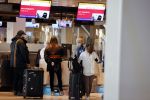 Schiphol 27 maart 2021
Yolanthe Cabau en haar zoontje Xess Xava op schiphol