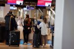Schiphol 27 maart 2021
Yolanthe Cabau en haar zoontje Xess Xava op schiphol