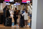 Schiphol 27 maart 2021
Yolanthe Cabau en haar zoontje Xess Xava op schiphol