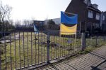Amsterdam 10 maart 2022
Op het stuk bouwgrond van Ave Maria Putin en haar man is een Oekrainse vlag en een hart van lichtjes geplaatst