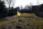 Amsterdam 10 maart 2022
Op het stuk bouwgrond van Ave Maria Putin en haar man is een Oekrainse vlag en een hart van lichtjes geplaatst
