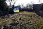 Amsterdam 10 maart 2022
Op het stuk bouwgrond van Ave Maria Putin en haar man is een Oekrainse vlag en een hart van lichtjes geplaatst