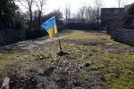 Amsterdam 10 maart 2022
Op het stuk bouwgrond van Ave Maria Putin en haar man is een Oekrainse vlag en een hart van lichtjes geplaatst
