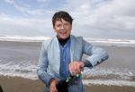 Bloemendaal 7 april 2022
Presentatie schoen van Beau v Erven Dorens in samenwerking met schoenenmerk Rehab. Beau komt al kite surfend aan . Zijn zonen zijn broers en vader zijn ook aanwezig bij strandtent de Republiek.