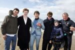 Bloemendaal 7 april 2022
Presentatie schoen van Beau v Erven Dorens in samenwerking met schoenenmerk Rehab. Beau komt al kite surfend aan . Zijn zonen zijn broers en vader zijn ook aanwezig bij strandtent de Republiek.