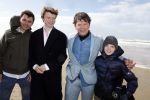 Bloemendaal 7 april 2022
Presentatie schoen van Beau v Erven Dorens in samenwerking met schoenenmerk Rehab. Beau komt al kite surfend aan . Zijn zonen zijn broers en vader zijn ook aanwezig bij strandtent de Republiek.
