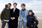 Bloemendaal 7 april 2022
Presentatie schoen van Beau v Erven Dorens in samenwerking met schoenenmerk Rehab. Beau komt al kite surfend aan . Zijn zonen zijn broers en vader zijn ook aanwezig bij strandtent de Republiek.