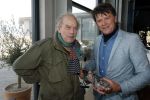 Bloemendaal 7 april 2022
Presentatie schoen van Beau v Erven Dorens in samenwerking met schoenenmerk Rehab. Beau komt al kite surfend aan . Zijn zonen zijn broers en vader zijn ook aanwezig bij strandtent de Republiek.
