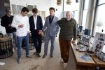 Bloemendaal 7 april 2022
Presentatie schoen van Beau v Erven Dorens in samenwerking met schoenenmerk Rehab. Beau komt al kite surfend aan . Zijn zonen zijn broers en vader zijn ook aanwezig bij strandtent de Republiek.