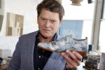 Bloemendaal 7 april 2022
Presentatie schoen van Beau v Erven Dorens in samenwerking met schoenenmerk Rehab. Beau komt al kite surfend aan . Zijn zonen zijn broers en vader zijn ook aanwezig bij strandtent de Republiek.