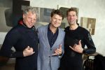 Bloemendaal 7 april 2022
Presentatie schoen van Beau v Erven Dorens in samenwerking met schoenenmerk Rehab. Beau komt al kite surfend aan . Zijn zonen zijn broers en vader zijn ook aanwezig bij strandtent de Republiek.