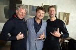 Bloemendaal 7 april 2022
Presentatie schoen van Beau v Erven Dorens in samenwerking met schoenenmerk Rehab. Beau komt al kite surfend aan . Zijn zonen zijn broers en vader zijn ook aanwezig bij strandtent de Republiek.