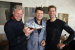 Bloemendaal 7 april 2022
Presentatie schoen van Beau v Erven Dorens in samenwerking met schoenenmerk Rehab. Beau komt al kite surfend aan . Zijn zonen zijn broers en vader zijn ook aanwezig bij strandtent de Republiek.
