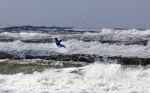Bloemendaal 7 april 2022
Presentatie schoen van Beau v Erven Dorens in samenwerking met schoenenmerk Rehab. Beau komt al kite surfend aan . Zijn zonen zijn broers en vader zijn ook aanwezig bij strandtent de Republiek.