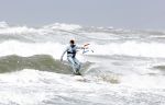 Bloemendaal 7 april 2022
Presentatie schoen van Beau v Erven Dorens in samenwerking met schoenenmerk Rehab. Beau komt al kite surfend aan . Zijn zonen zijn broers en vader zijn ook aanwezig bij strandtent de Republiek.