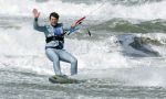 Bloemendaal 7 april 2022
Presentatie schoen van Beau v Erven Dorens in samenwerking met schoenenmerk Rehab. Beau komt al kite surfend aan . Zijn zonen zijn broers en vader zijn ook aanwezig bij strandtent de Republiek.
