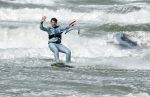 Bloemendaal 7 april 2022
Presentatie schoen van Beau v Erven Dorens in samenwerking met schoenenmerk Rehab. Beau komt al kite surfend aan . Zijn zonen zijn broers en vader zijn ook aanwezig bij strandtent de Republiek.