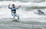Bloemendaal 7 april 2022
Presentatie schoen van Beau v Erven Dorens in samenwerking met schoenenmerk Rehab. Beau komt al kite surfend aan . Zijn zonen zijn broers en vader zijn ook aanwezig bij strandtent de Republiek.