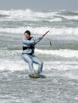 Bloemendaal 7 april 2022
Presentatie schoen van Beau v Erven Dorens in samenwerking met schoenenmerk Rehab. Beau komt al kite surfend aan . Zijn zonen zijn broers en vader zijn ook aanwezig bij strandtent de Republiek.