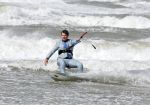 Bloemendaal 7 april 2022
Presentatie schoen van Beau v Erven Dorens in samenwerking met schoenenmerk Rehab. Beau komt al kite surfend aan . Zijn zonen zijn broers en vader zijn ook aanwezig bij strandtent de Republiek.