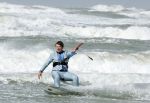 Bloemendaal 7 april 2022
Presentatie schoen van Beau v Erven Dorens in samenwerking met schoenenmerk Rehab. Beau komt al kite surfend aan . Zijn zonen zijn broers en vader zijn ook aanwezig bij strandtent de Republiek.