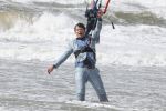 Bloemendaal 7 april 2022
Presentatie schoen van Beau v Erven Dorens in samenwerking met schoenenmerk Rehab. Beau komt al kite surfend aan . Zijn zonen zijn broers en vader zijn ook aanwezig bij strandtent de Republiek.