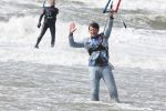 Bloemendaal 7 april 2022
Presentatie schoen van Beau v Erven Dorens in samenwerking met schoenenmerk Rehab. Beau komt al kite surfend aan . Zijn zonen zijn broers en vader zijn ook aanwezig bij strandtent de Republiek.