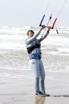 Bloemendaal 7 april 2022
Presentatie schoen van Beau v Erven Dorens in samenwerking met schoenenmerk Rehab. Beau komt al kite surfend aan . Zijn zonen zijn broers en vader zijn ook aanwezig bij strandtent de Republiek.