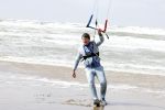 Bloemendaal 7 april 2022
Presentatie schoen van Beau v Erven Dorens in samenwerking met schoenenmerk Rehab. Beau komt al kite surfend aan . Zijn zonen zijn broers en vader zijn ook aanwezig bij strandtent de Republiek.