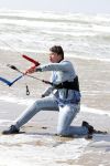 Bloemendaal 7 april 2022
Presentatie schoen van Beau v Erven Dorens in samenwerking met schoenenmerk Rehab. Beau komt al kite surfend aan . Zijn zonen zijn broers en vader zijn ook aanwezig bij strandtent de Republiek.