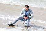 Bloemendaal 7 april 2022
Presentatie schoen van Beau v Erven Dorens in samenwerking met schoenenmerk Rehab. Beau komt al kite surfend aan . Zijn zonen zijn broers en vader zijn ook aanwezig bij strandtent de Republiek.